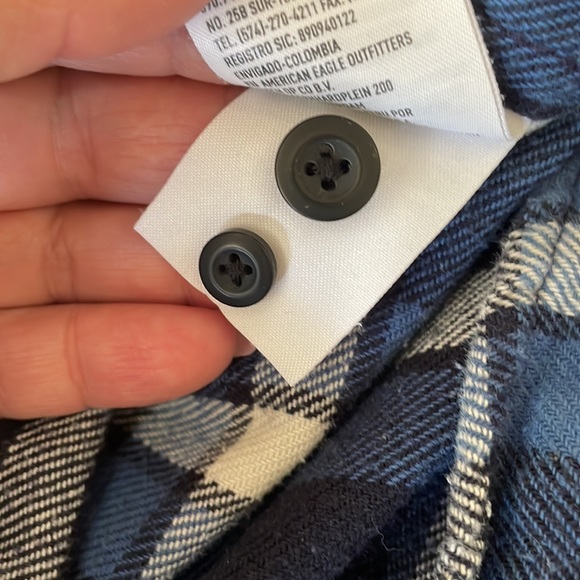 American Eagle Long Sleeve Plaid Flannel Button Down Blue and White Size Large - Picture 9 of 10